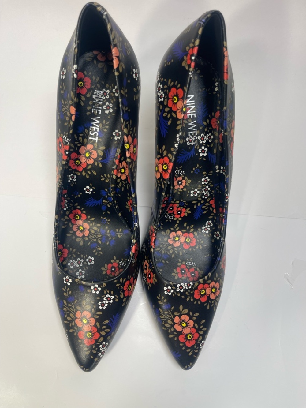 Nine West Black Floral Pointed Pumps with Red and Pink Blooms - Picture 4 of 7